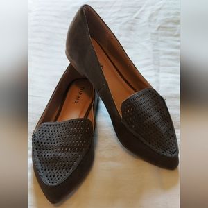 Torrid Pointed Toe Flats Perforated Taupe Faux Suede Size 8W